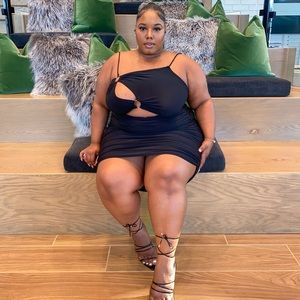 Ruched Key hole cut out midi dress